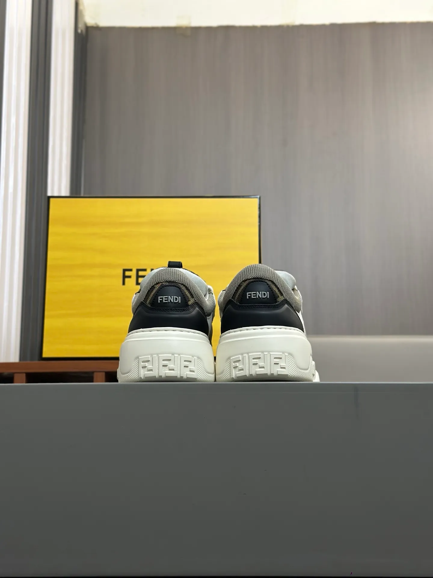 [FENDI] Fendi men's shoes 💰780💰 - High-end quality original casual sports shoes - Upper: Nappa calfskin, pebbled calfskin, tongue and heel; injection molded brand logo plastic module - Lining: brand canvas - Outsole: ultra-light T men's shoes 💰R foam rubber; molded outsole - Super high quality control, fine workmanship: highlighted (high-end, luxury, grade) -Size :39-44 (38, 45, can be customized)